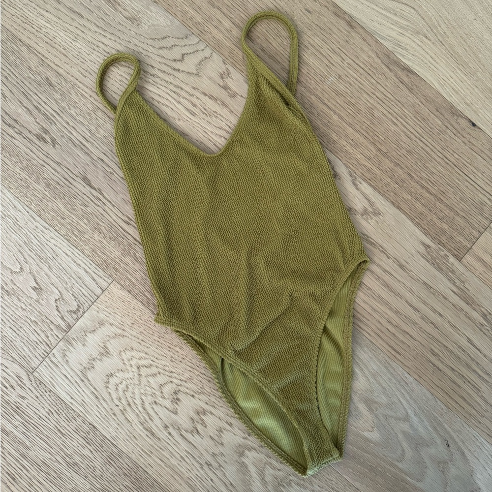 Good American “Always fits” One Piece Swimsuit
